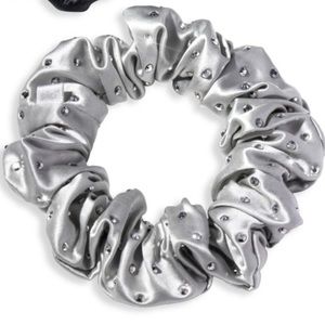 SLIP
Moonlight Embellished Silk 1
Scrunchie